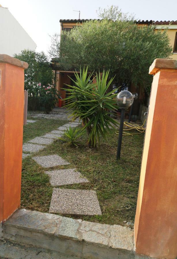 וילאפוצו Donna Violante Porto Corallo Affittacamere מראה חיצוני תמונה